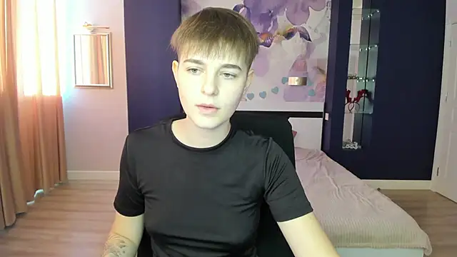 EmiliaYours online show from September 28, 2025, 1:51 pm