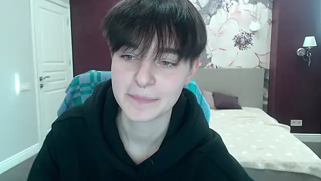 EmiliaYours online show from March 18, 2025, 2:06 pm