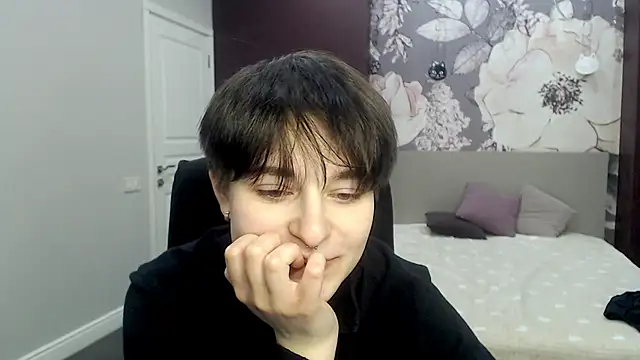 EmiliaYours online show from February 11, 2025, 4:13 pm