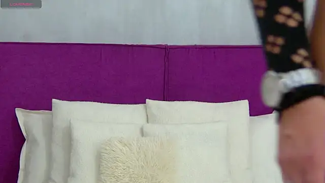 CelineHuddson online show from November 6, 2025, 9:52 pm