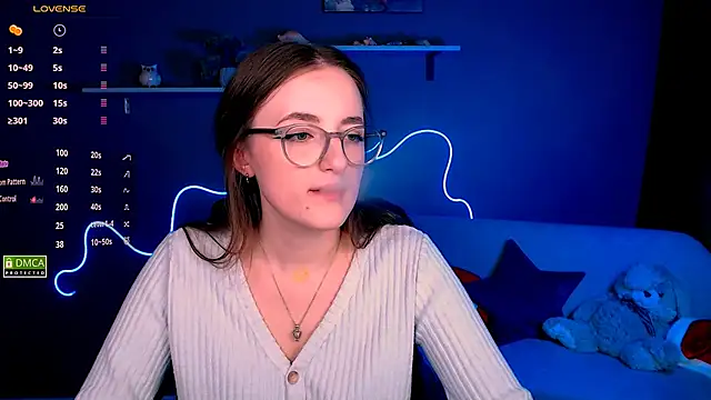 luna berryy online show from February 12, 2025, 11:30 pm