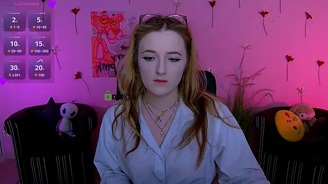 luna berryy online show from April 17, 2026, 7:28 pm