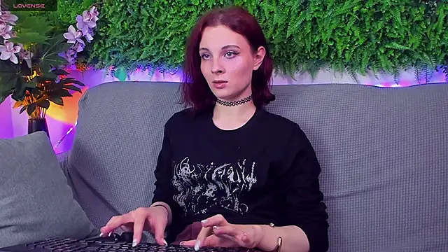 AprilAvery online show from March 18, 2025, 7:22 pm