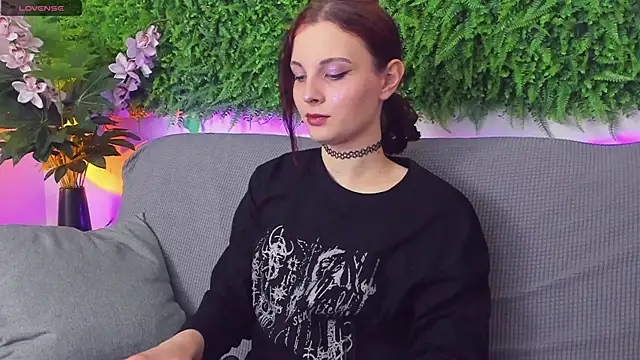 AprilAvery online show from March 18, 2025, 4:17 pm