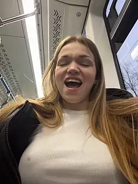 KitteCat online show from December 19, 2025, 7:44 am