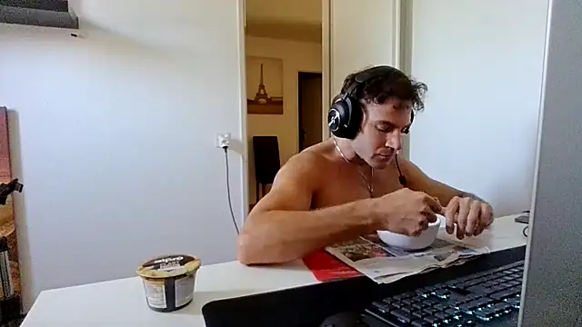 Snapshot of alpha-hunk chatting on June 15, 2026, 10:26 am alpha-hunk online show from June 15, 2026, 10:26 am