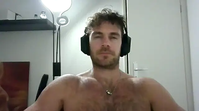 Snapshot of alpha-hunk chatting on November 15, 2025, 10:03 pm alpha-hunk online show from November 15, 2025, 10:03 pm