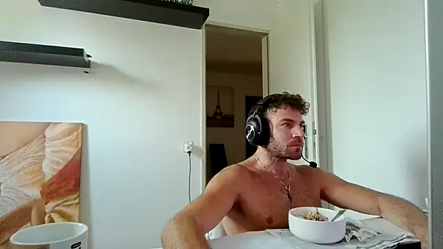 Snapshot of alpha-hunk chatting on June 30, 2026, 10:37 am alpha-hunk online show from June 30, 2026, 10:37 am