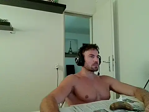 Snapshot of alpha-hunk chatting on July 7, 2026, 7:23 am alpha-hunk online show from July 7, 2026, 7:23 am
