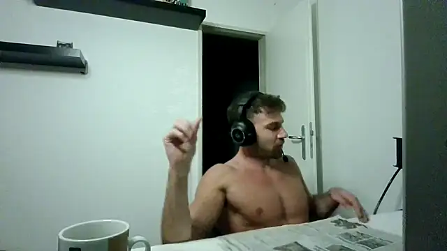 Snapshot of alpha-hunk chatting on July 7, 2026, 8:01 pm alpha-hunk online show from July 7, 2026, 8:01 pm