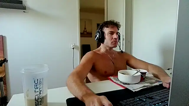 Snapshot of alpha-hunk chatting on June 16, 2026, 10:26 am alpha-hunk online show from June 16, 2026, 10:26 am