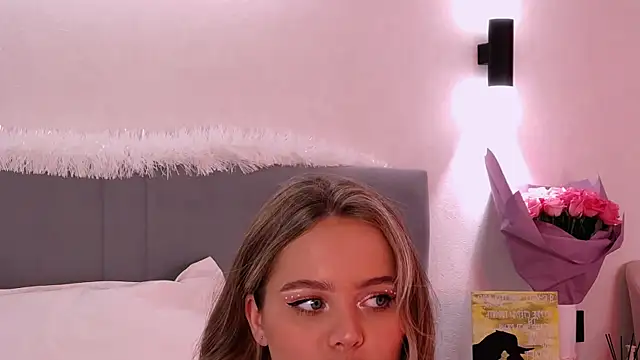 SIlviaBeyt online show from March 8, 2025, 10:45 pm