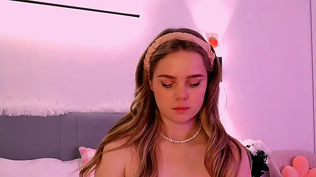 SIlviaBeyt online show from March 14, 2025, 9:21 pm