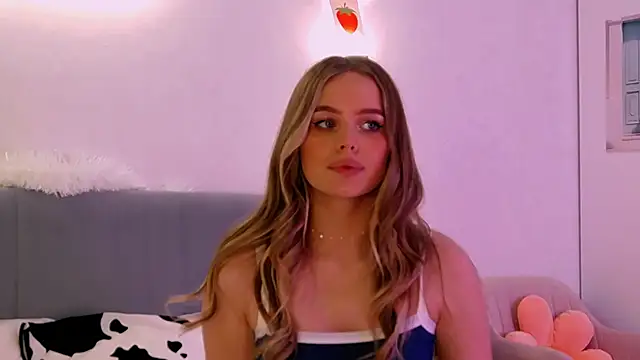 SIlviaBeyt online show from March 6, 2025, 7:43 pm