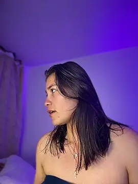 Snapshot of aurora_divine chatting on May 19, 2026, 6:59 pm aurora divine online show from May 19, 2026, 6:59 pm