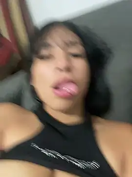 Snapshot of alynemoon chatting on March 20, 2025, 12:08 am alynemoon online show from March 20, 2025, 12:08 am