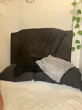 merlyn 00 online show from January 4, 2025, 6:19 pm