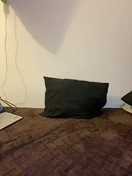 merlyn 00 online show from February 17, 2025, 8:49 pm