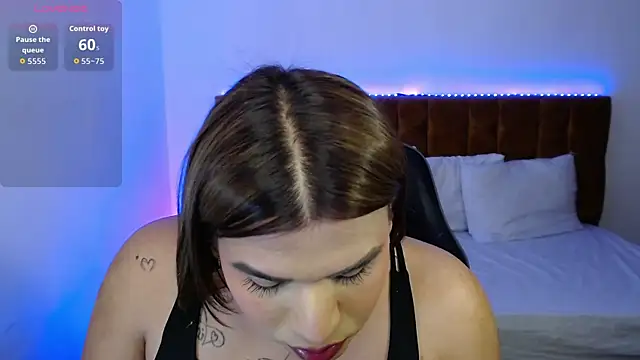 alexiaaross online show from November 11, 2025, 7:14 am