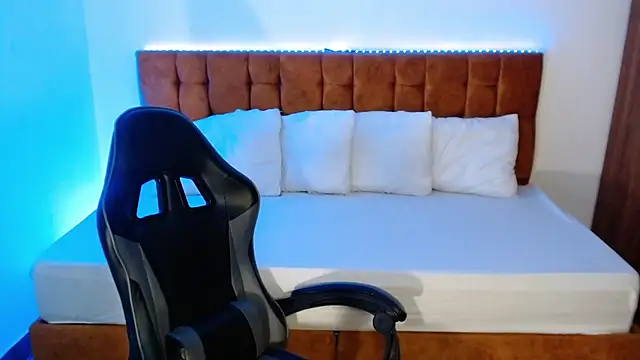 alexiaaross online show from October 1, 2025, 6:18 am