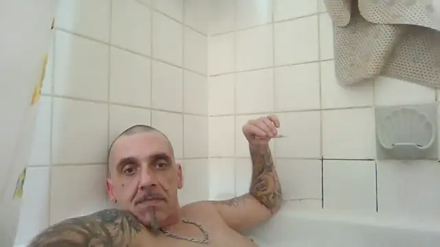 CandiedPompano online show from September 28, 2025, 3:57 am