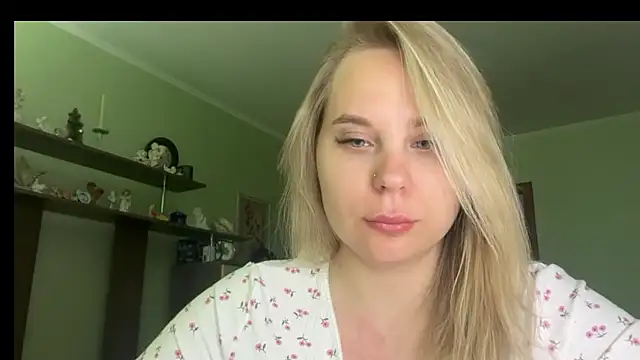 Snapshot of Thalia__Star chatting on May 24, 2026, 8:58 am Thalia Star online show from May 24, 2026, 8:58 am