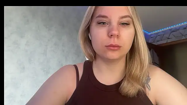 Snapshot of Thalia__Star chatting on May 29, 2026, 9:04 am Thalia Star online show from May 29, 2026, 9:04 am