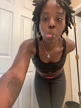 choclatepeaach online show from April 17, 2026, 5:27 pm