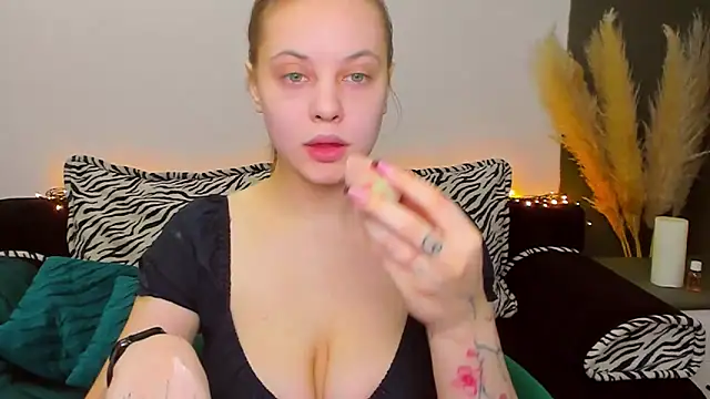 Snapshot of rora_skyline chatting on December 4, 2025, 1:54 pm rora skyline online show from December 4, 2025, 1:54 pm