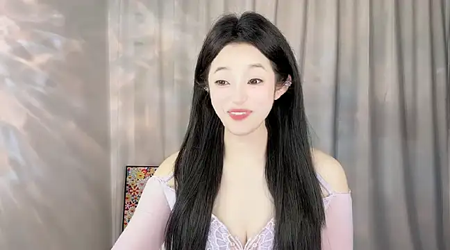 Lucky Qiao online show from December 3, 2024, 3:39 pm