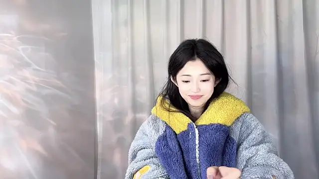 Lucky Qiao online show from January 4, 2025, 11:54 am