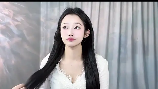 Lucky Qiao online show from December 4, 2024, 3:37 pm