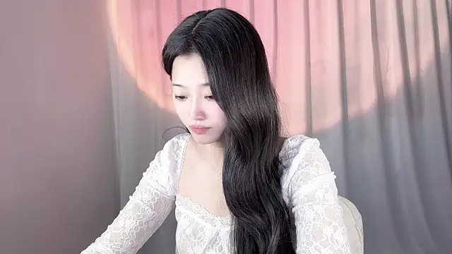 Lucky Qiao online show from January 2, 2025, 2:24 pm