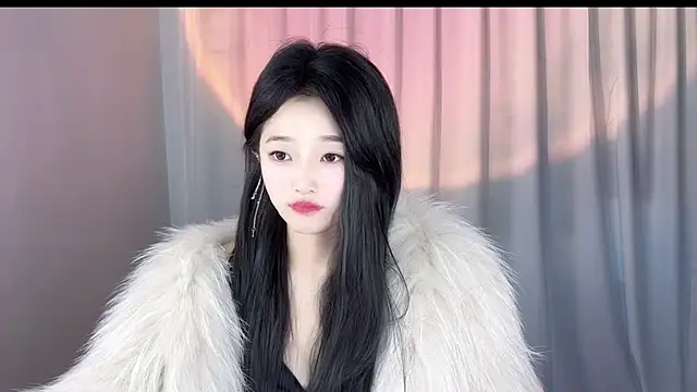 Lucky Qiao online show from December 13, 2024, 1:44 pm