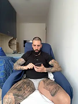 Snapshot of Gioeltoro89 chatting on May 10, 2026, 2:41 pm Gioeltoro89 online show from May 10, 2026, 2:41 pm