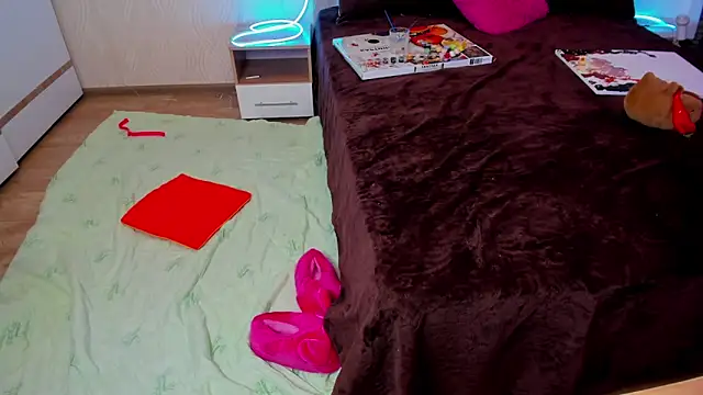 Miss Elsa  online show from March 11, 2025, 5:13 am