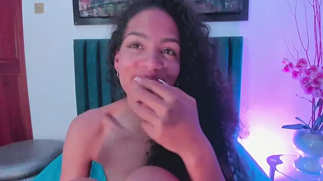 AntonellaHall  online show from February 27, 2025, 6:20 pm