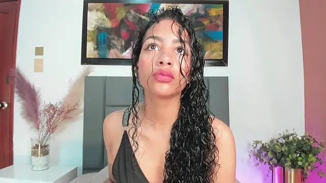 AntonellaHall  online show from March 5, 2025, 11:49 am