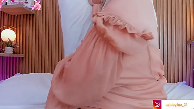 ashleyfox 01 online show from February 24, 2025, 12:05 pm