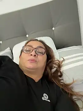 AntonellaAlondra4 online show from April 17, 2026, 3:37 pm