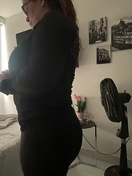 AntonellaAlondra4 online show from December 5, 2025, 2:15 pm