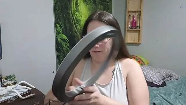 ThickGirlsDoItBetter online show from February 4, 2025, 4:37 am