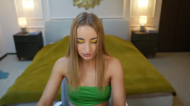 Snapshot of Tess_LovelyWest chatting on February 16, 2025, 7:16 pm Tess LovelyWest online show from February 16, 2025, 7:16 pm