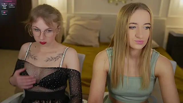 Snapshot of Tess_LovelyWest chatting on February 19, 2025, 3:49 pm Tess LovelyWest online show from February 19, 2025, 3:49 pm