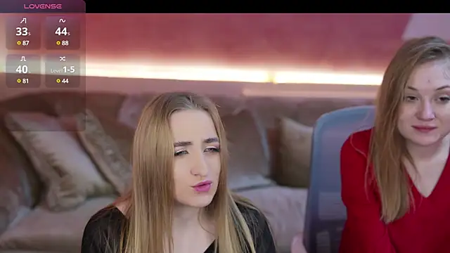 Snapshot of Tess_LovelyWest chatting on March 17, 2025, 2:34 pm Tess LovelyWest online show from March 17, 2025, 2:34 pm