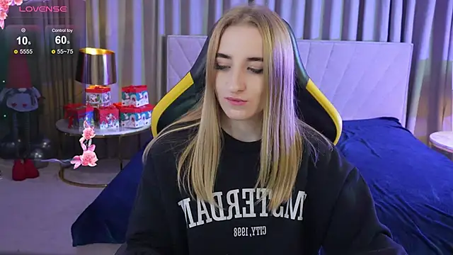 Snapshot of Tess_LovelyWest chatting on December 30, 2024, 11:38 pm Tess LovelyWest online show from December 30, 2024, 11:38 pm