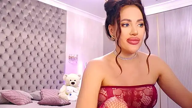 TianaPosh online show from November 1, 2025, 9:30 pm