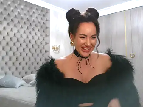 TianaPosh online show from March 6, 2025, 11:20 pm