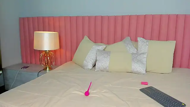 NathRossi online show from March 18, 2025, 12:51 am