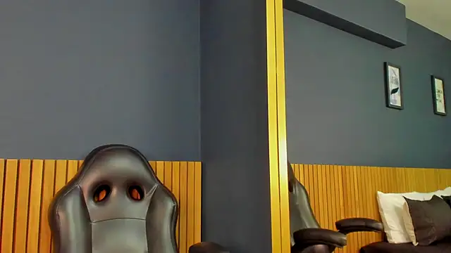 NathRossi online show from February 26, 2025, 1:36 am